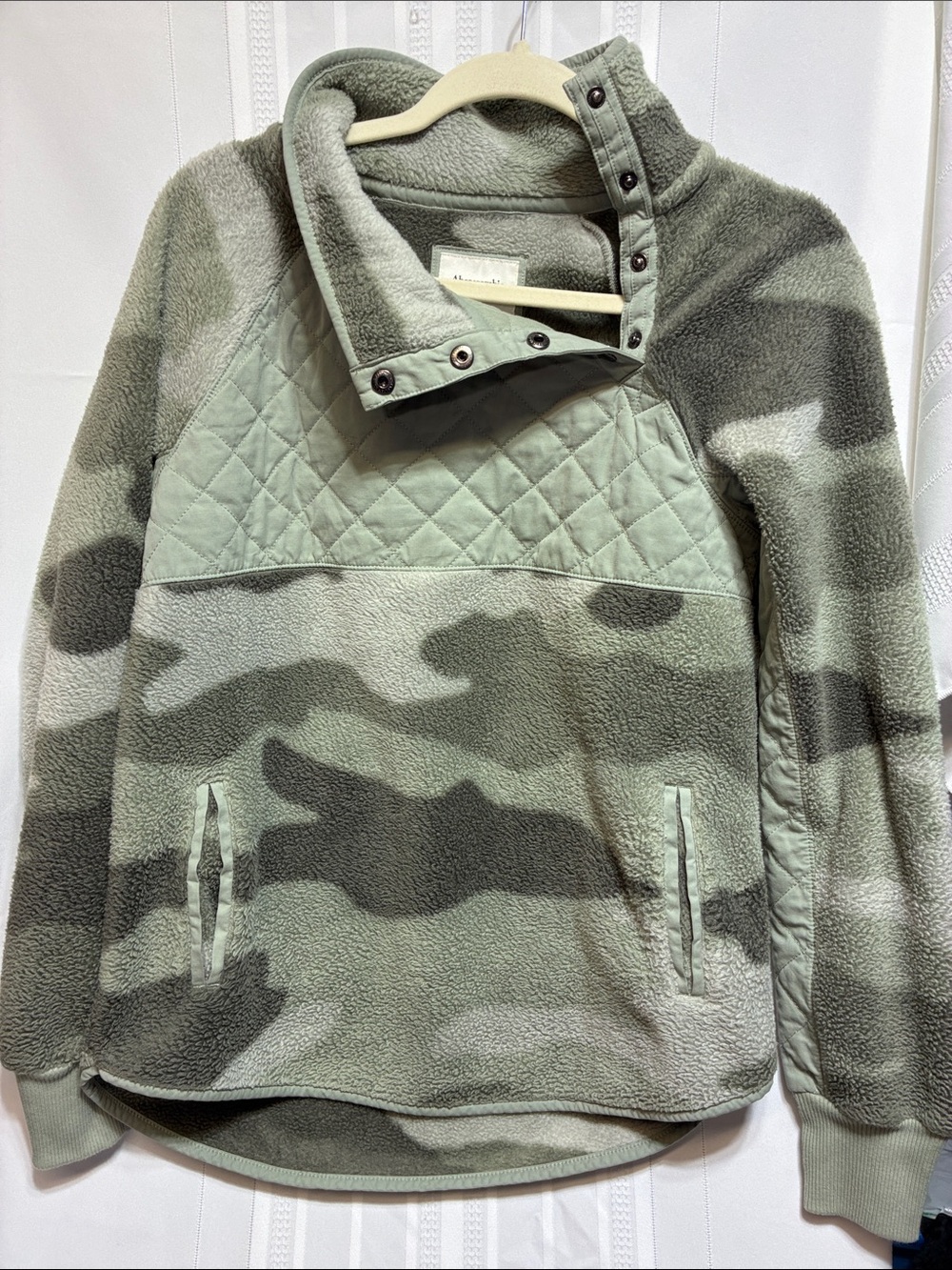 Abercrombie & Fitch Green Camo Quilted Pullover Fleece